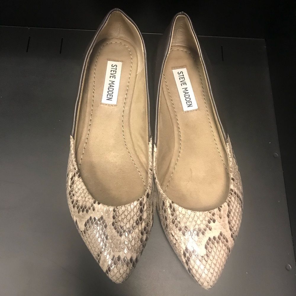 Steve Madden pointy toe flats